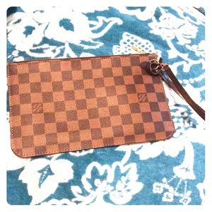 Louis Vuitton neverfull Damier wristlet